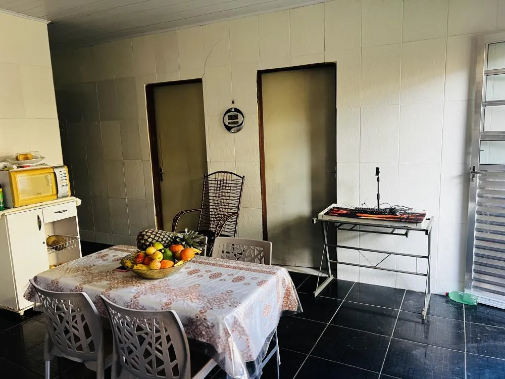 Casa na Massagueira, 3 quartos, 1 garagem coberta, 2 banheiros, 2 salas, cozinha e quintal