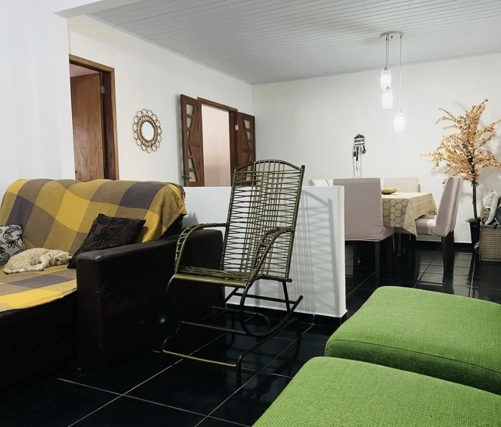 Casa na Massagueira, 3 quartos, 1 garagem coberta, 2 banheiros, 2 salas, cozinha e quintal