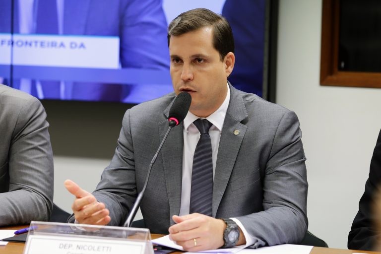 Nicoletti alterou o projeto original, que previa a extinção do banho de sol dos presos - (Foto: Vinicius Loures/Câmara dos Deputados)