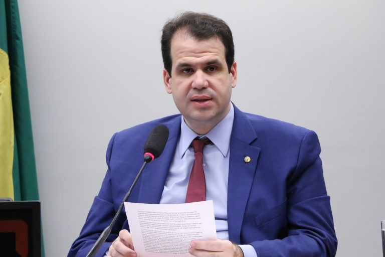 Aureo Ribeiro foi favorável à alteração feita anteriormente pela Comissão de Viação e Transportes - (Foto: Wesley Amaral/Câmara dos Deputados)
