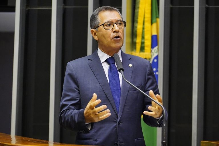 O relatotr, Vilson da Fetaemg, foi favorável à proposta - (Foto: Pablo Valadares/Câmara dos Deputados)