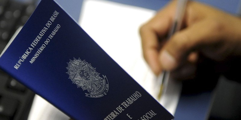 IBGE: desemprego cai 1,6 ponto percentual e chega a 12,1%