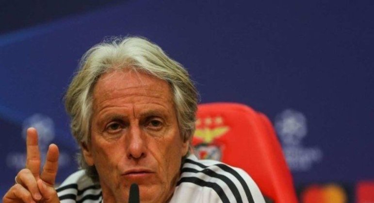 Jesus demitido. Atlético oferece dinheiro. Flamengo, o coração. O português está entre os dois