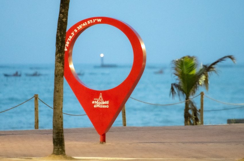 Pin na orla de Jatiúca indica chegada ao paraíso