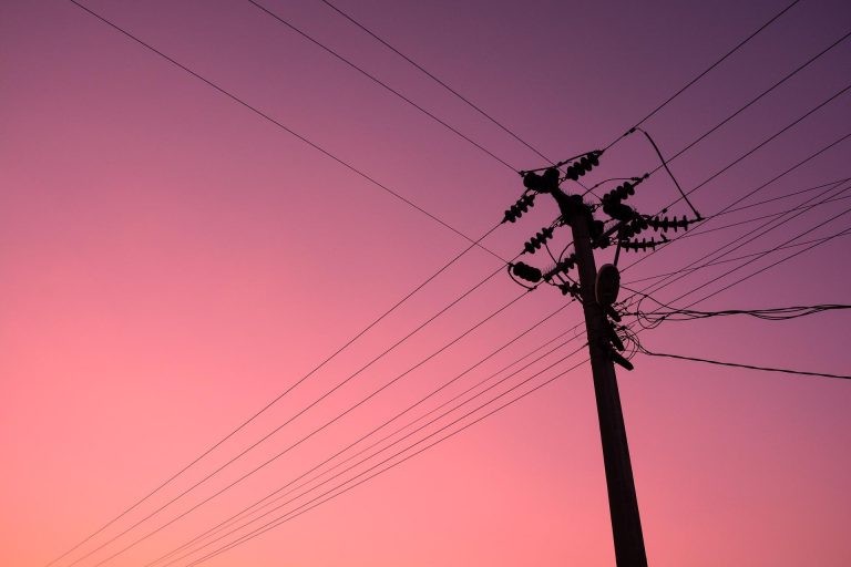 Lei também cria subvenção econômica para pequenas centrais geradoras de energia elétrica - (Foto: raltinata)