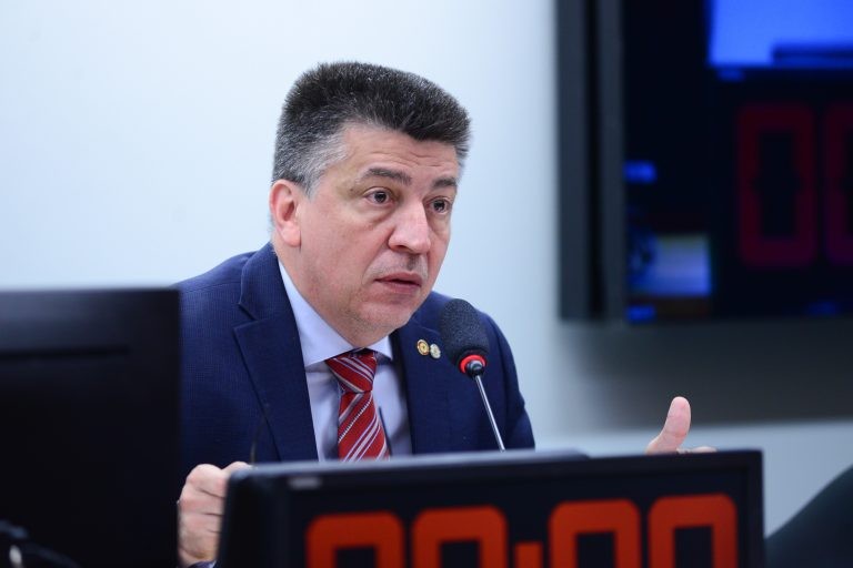 Comissão aprova projeto que dobra prazo mínimo de contrato de trabalho de atletas