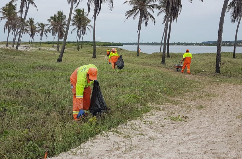 Prefeitura de Maceió intensifica serviços de limpeza na praia do Pontal da Barra. Foto: Ascom Sudes