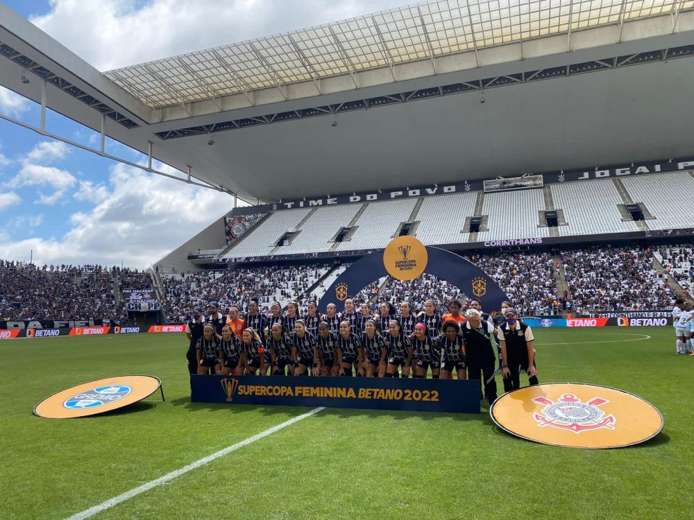 Corinthians marca e é campeão da Supercopa do Brasil