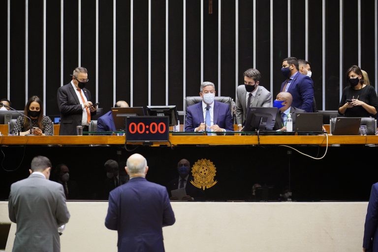 Presidente da Câmara, Arthur Lira, comanda sessão do Plenário - (Foto: Pablo Valadares/Câmara dos Deputados)