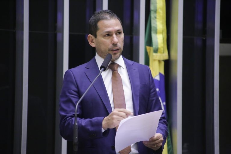 Marcelo Ramos, vice-presidente da Câmara, fez discurso emocionado - (Foto: Paulo Sergio/Câmara dos Deputados)