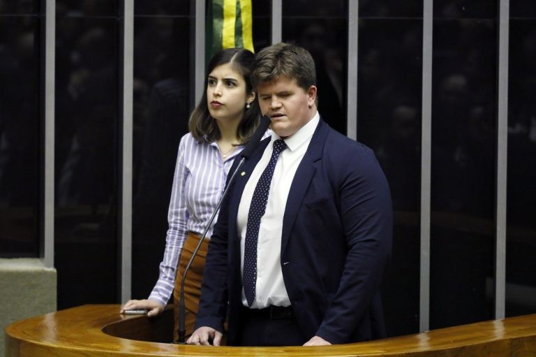Os autores do projeto, deputados Tabata Amaral e Felipe Rigoni - (Foto: Luis Macedo/Câmara dos Deputados)