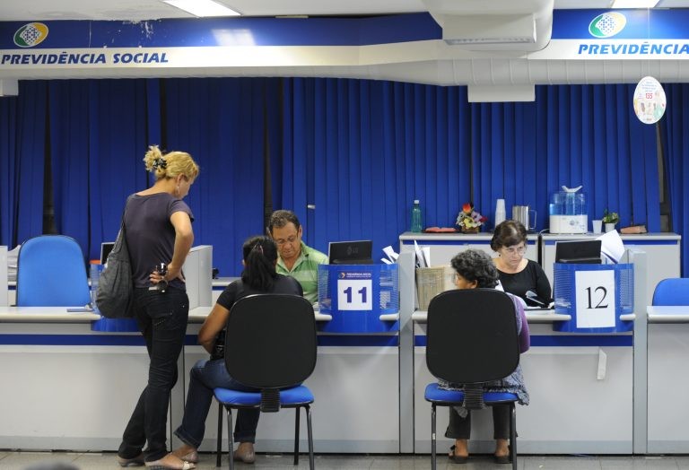 Proposta prevê, sempre que possível, guichê próprio para atender contadores - (Foto: Fábio Rodrigues Pozzebom/Agência Brasil)