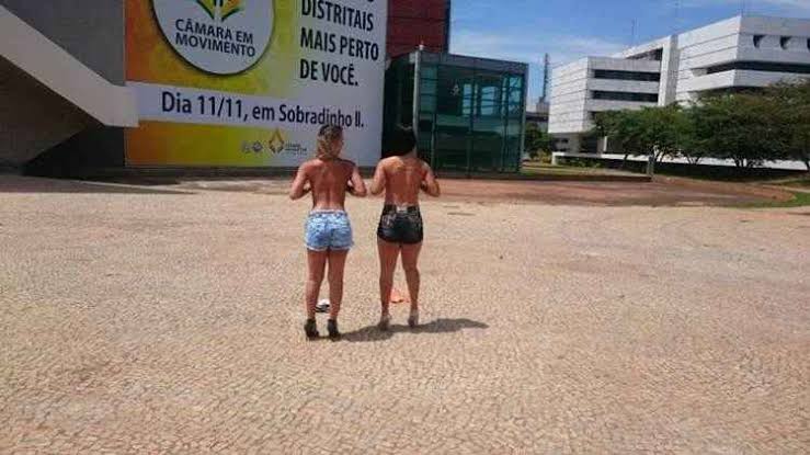Projeto libera prática de topless no Brasil