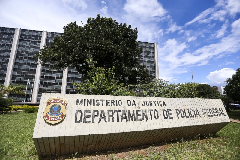 PF combate grupos investigados por tráfico internacional de cocaína