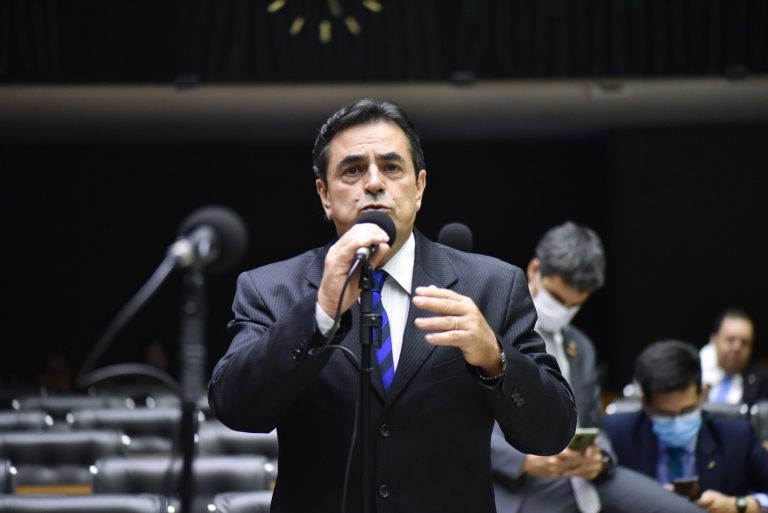 Projeto impede cobrança de direitos autorais pela reprodução de músicas em hotéis