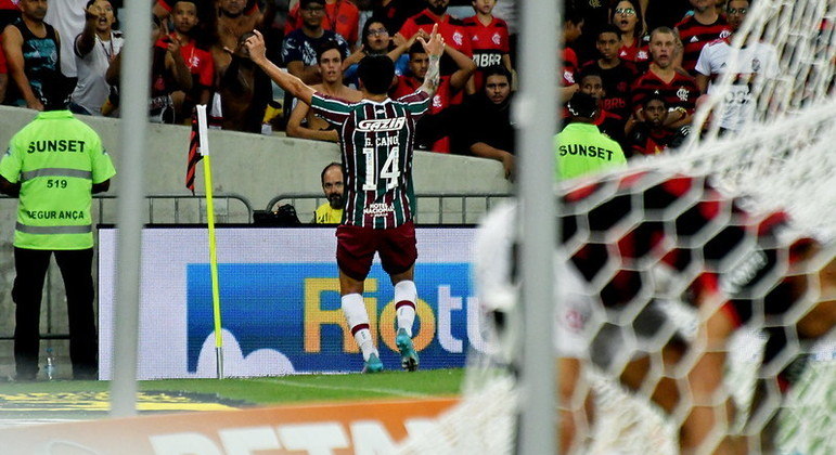 Herói no jogo de ida da final, Cano alerta: 'Próximo vai ser mais difícil'
