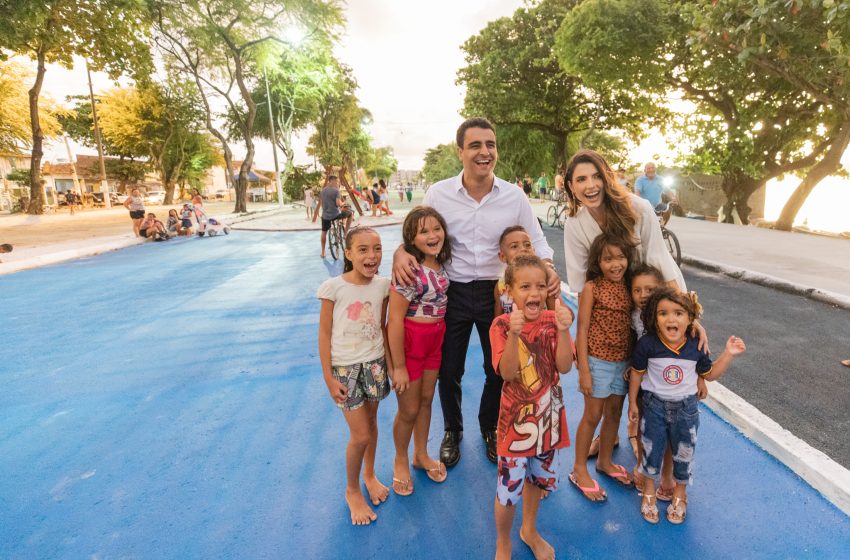 Prefeito JHC e a primeira-dama, Marina Candia, durante a visita à Rua Aberta. Foto: Edvan Ferreira / Secom Maceió