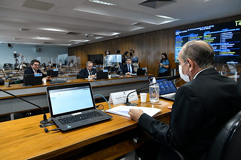 O presidente da CE, Marcelo Castro, comanda a reunião desta terça - Geraldo Magela/Agência Senado