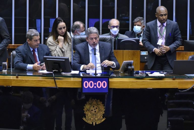 Sessão do Plenário desta segunda-feira - (Foto: Zeca Ribeiro/Câmara dos Deputados)