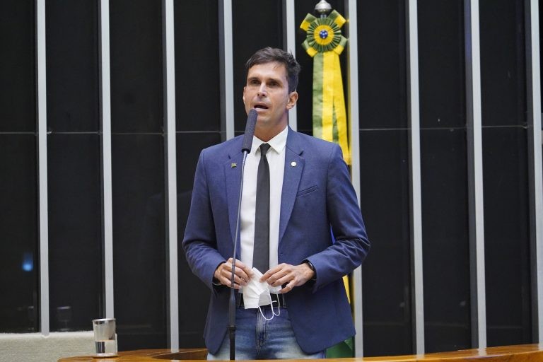 Lima: pesquisas comprovam relação entre saúde dentária e desempenho - (Foto: Pablo Valadares/Câmara dos Deputados)