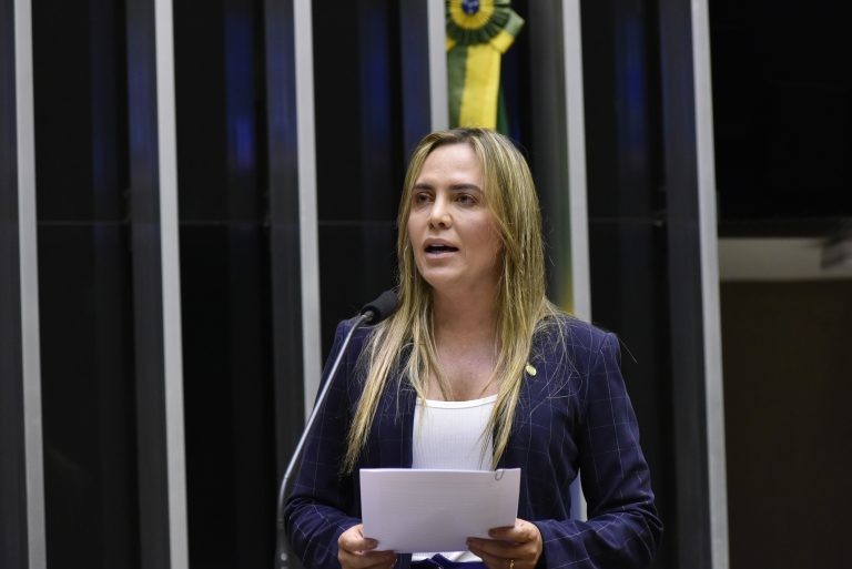 A relatora da proposta, deputada Celina Leão - (Foto: Zeca Ribeiro/Câmara dos Deputados)