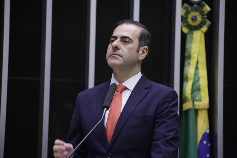 Carlos Chiodini: medida ajuda competitividade de empresas brasileiras no exterior - (Foto: Paulo Sérgio/Câmara dos Deputados)