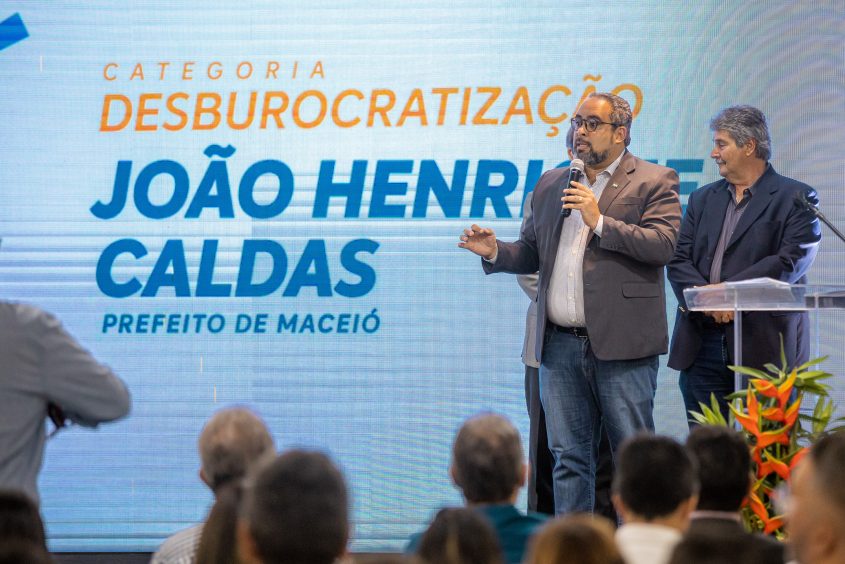 Prefeito JHC vence em duas categorias no XI Sebrae Prefeito Empreendedor