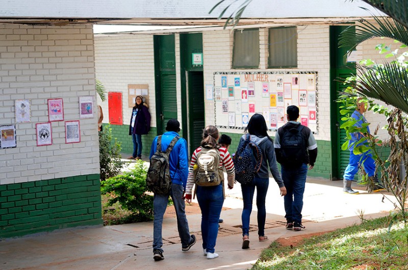 Projeto determina que poder público tome medidas para conter evasão e garantir matrículas e frequência escolar - Tony Winston/Agência Brasília