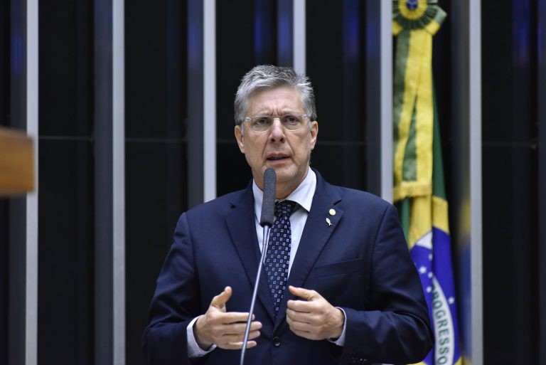 Peixoto: medida traz isonomia para cooperativas e sociedades empresariais - (Foto: Zeca Ribeiro/Câmara dos Deputados)