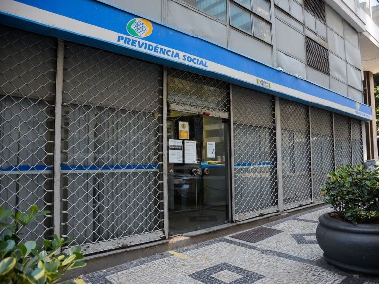 Servidores do INSS estão em greve desde 23 de março - (Foto: Tomaz Silva/Agência Brasil)