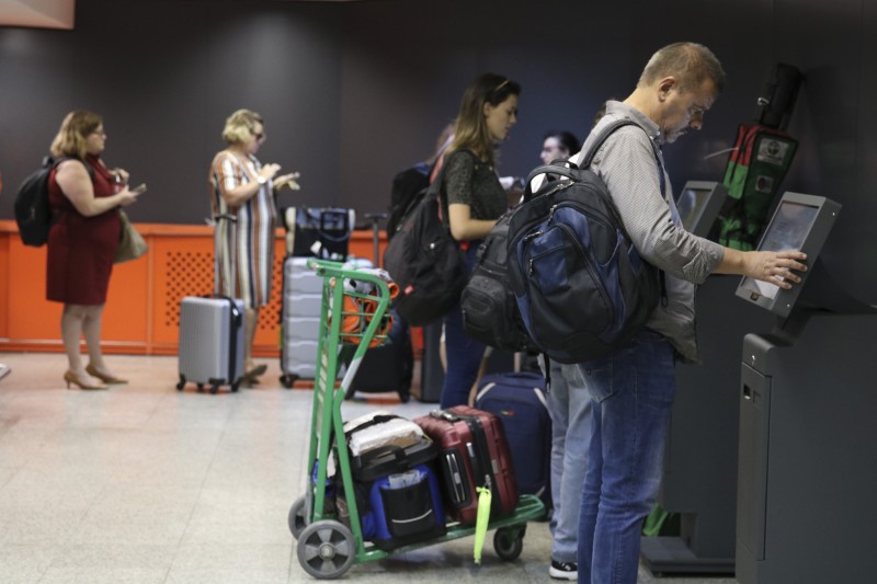 Senado aprova volta do despacho gratuito de bagagem