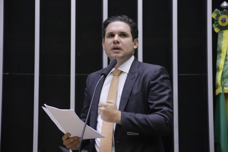 Câmara aprova MP que permite renegociação de dívidas do Fies