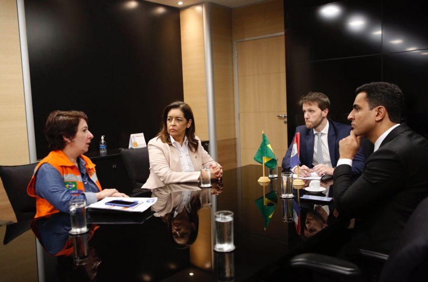 Prefeito JHC e a senadora Drª Eudócia se reuniram com o ministro Daniel Ferreira e estabeleceram um plano de ação que estará em prática nesta quinta (26), em Maceió. Foto: Secom Maceió