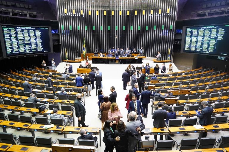 Deputados em sessão do Plenário - (Foto: Pablo Valadares/Câmara dos Deputados)
