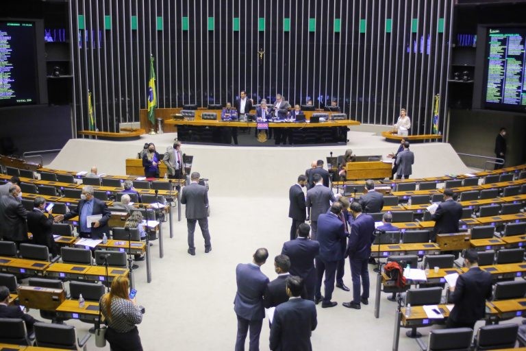 Deputados analisam propostas em Plenário - (Foto: Paulo Sérgio/Câmara dos Deputados)