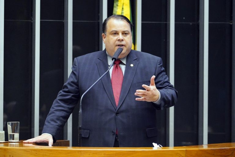 Julio Cesar Ribeiro: medicamentos afetam o orçamento das famílias - (Foto: Pablo Valadares/Câmara dos Deputados)
