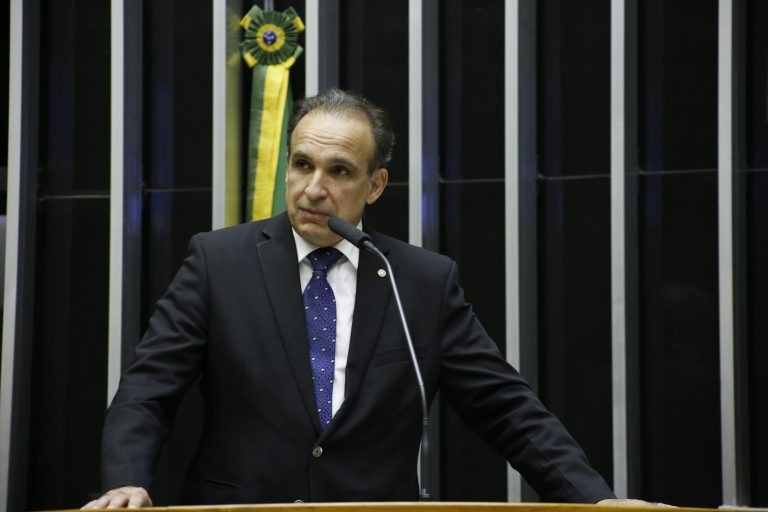 Hugo Leal foi favorável à aprovação da proposta - (Foto: Elaine Menke/Câmara dos Deputados)