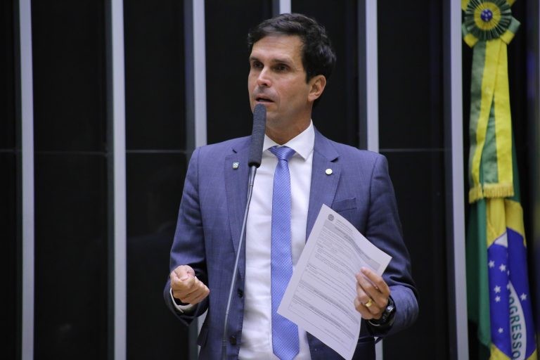 O relator, deputado Luiz Lima, recomendou a aprovação do projeto - (Foto: Michel Jesus/Câmara dos Deputados)