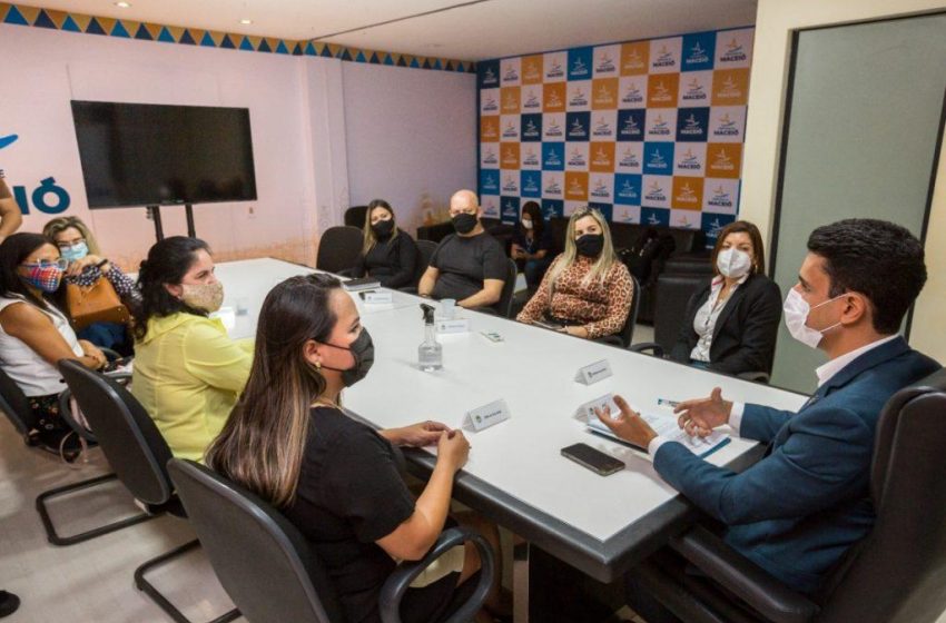 Prefeito JHC já havia se reunido com os profissionais da educação e destacou o empenho da gestão em assegurar os direitos em pagar os precatórios do Fundef. Foto: Secom Maceió