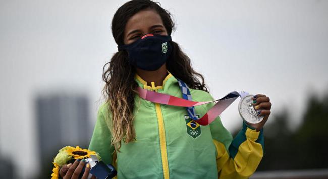 Aos 13 anos, Rayssa Leal conquista a prata para o Brasil
