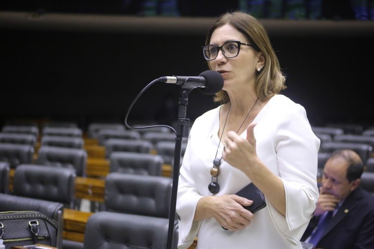 Rosana Valle, autora do projeto de lei - (Foto: Paulo Sérgio/Câmara dos Deputados)