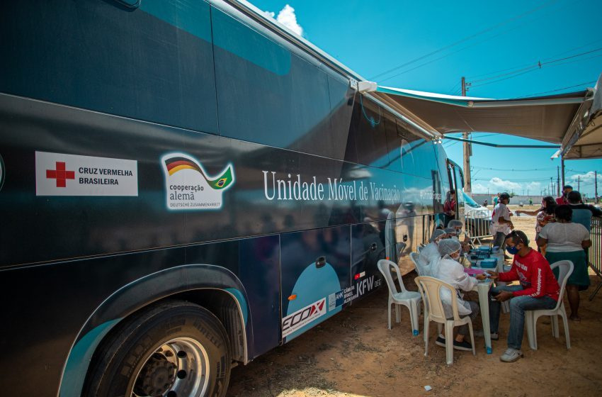 Ônibus da Vacina em sua última passagem por Maceió. Foto: Célio Júnior/Secom Maceió
