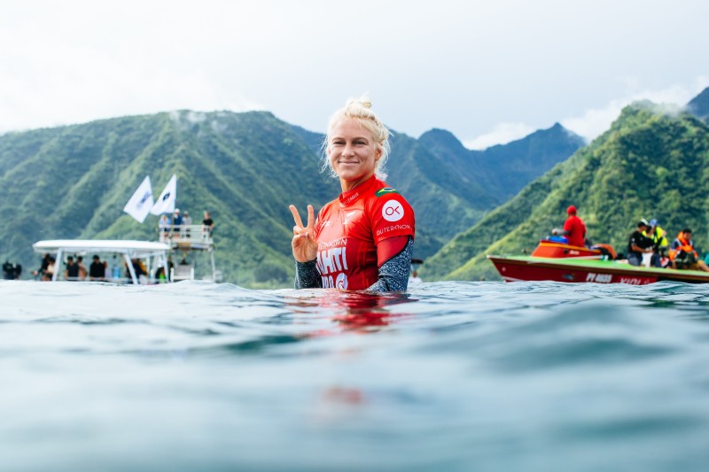 Tati Weston-Webb vira bateria no Taiti e assegura vaga no WSL Finals