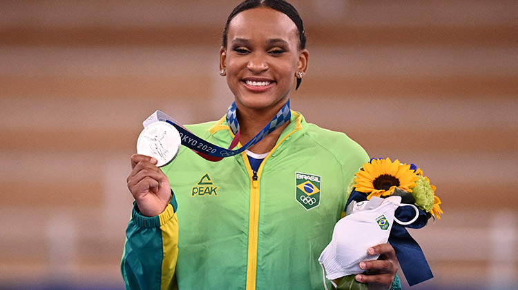 Rebeca Andrade faz história e leva a prata no individual geral dos Jogos Olímpicos de Tóquio8