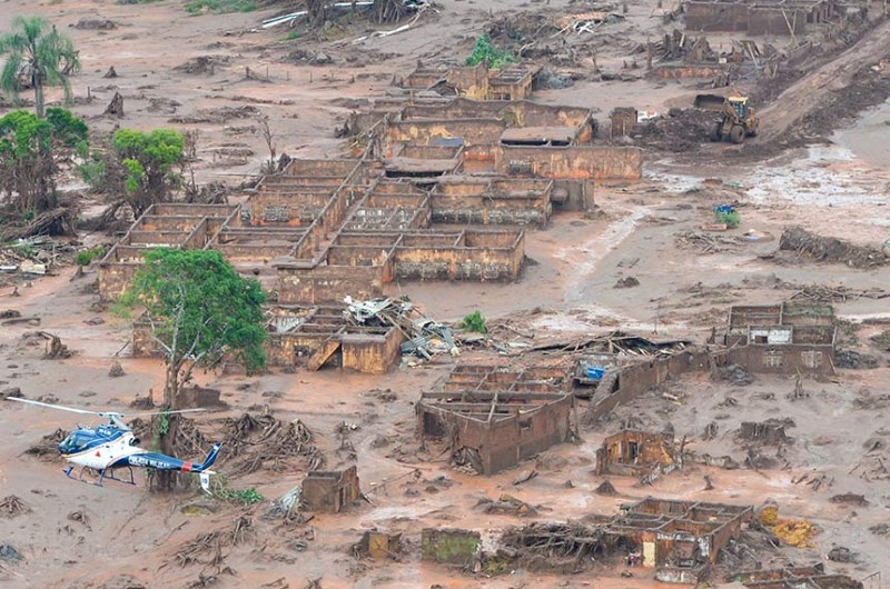 Rompimento de barragem de rejeitos em Mariana (MG) deixou 18 mortos, 1 desaparecido e centenas desabrigados - Antonio Cruz/ABr