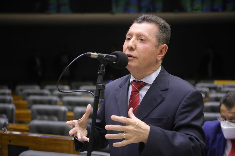 José Nelto: renovação da carteira pode custar até meio salário mínimo - (Foto: Paulo Sérgio/Câmara dos Deputados)