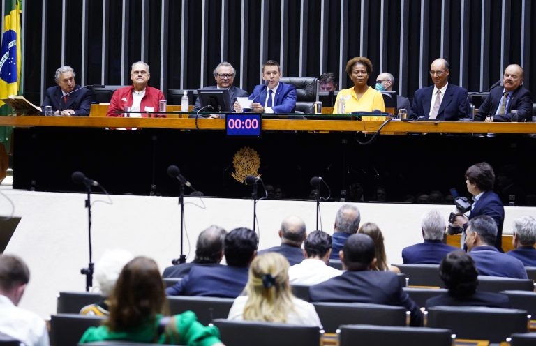 Câmara celebra os 100 anos da seleção brasileira de basquete