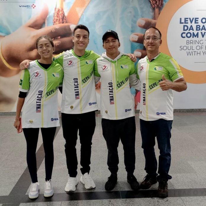 Da esquerda para direita, Victoria Beatriz, Dan Spínola, João Pedro Afonso e o técnico Rafael Spínola - Foto: Divulgação/FBDA