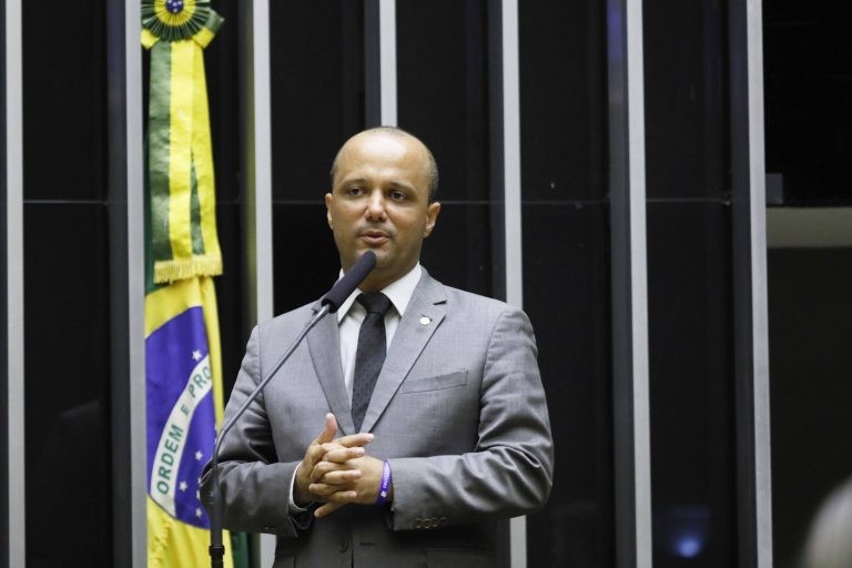 Vitor Hugo: não é correto punir cidadãos no exercício dos direitos de manifestação pacífica - (Foto: Luis Macedo/Câmara dos Deputados)