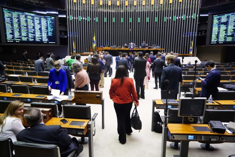Deputados também poderão votar projeto que cria regras gerais para as polícias militares - (Foto: Pablo Valadares/Câmara dos Deputados)